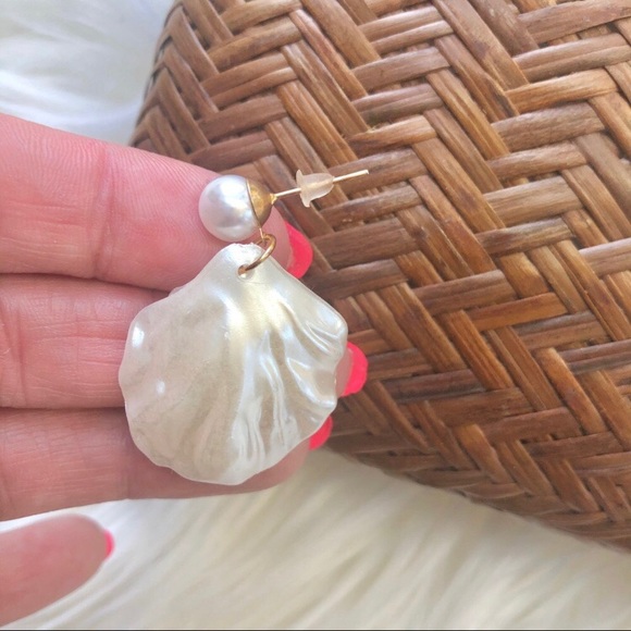 3/$30 SHELL Shaped Faux Pearl Iridescent Dangle Earrings - Picture 9 of 10